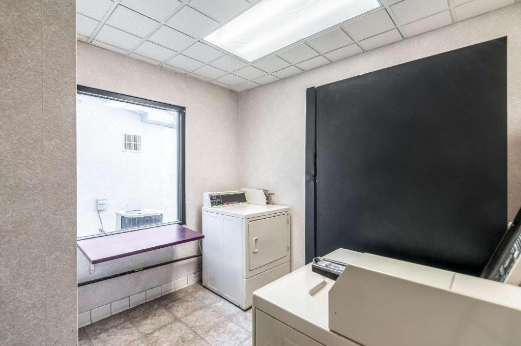 Econo Lodge Inn&Suites Middletown Zewnętrze zdjęcie